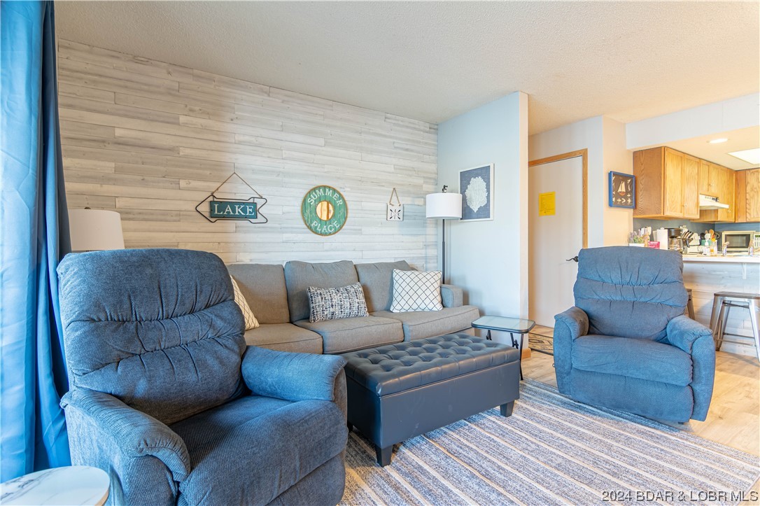 Sunrise Beach, Missouri 65079, United States, 2 Bedrooms Bedrooms, ,2 BathroomsBathrooms,Residential,Contingent,66351