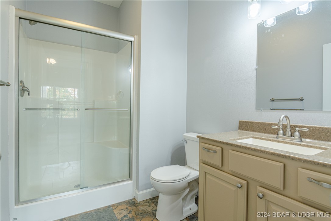 Camdenton, Missouri 65020, United States, 4 Bedrooms Bedrooms, ,3 BathroomsBathrooms,Residential,Contingent,35932