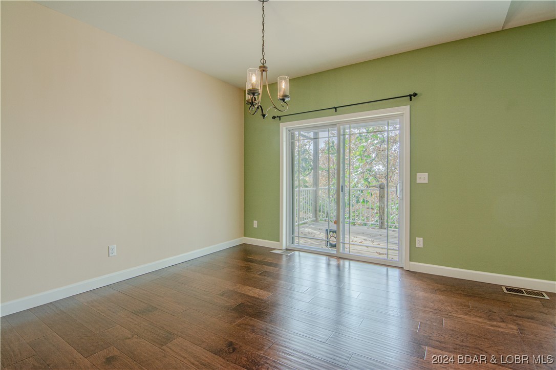 Camdenton, Missouri 65020, United States, 4 Bedrooms Bedrooms, ,3 BathroomsBathrooms,Residential,Contingent,35932