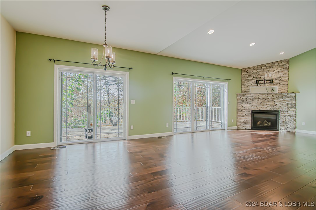 Camdenton, Missouri 65020, United States, 4 Bedrooms Bedrooms, ,3 BathroomsBathrooms,Residential,Contingent,35932