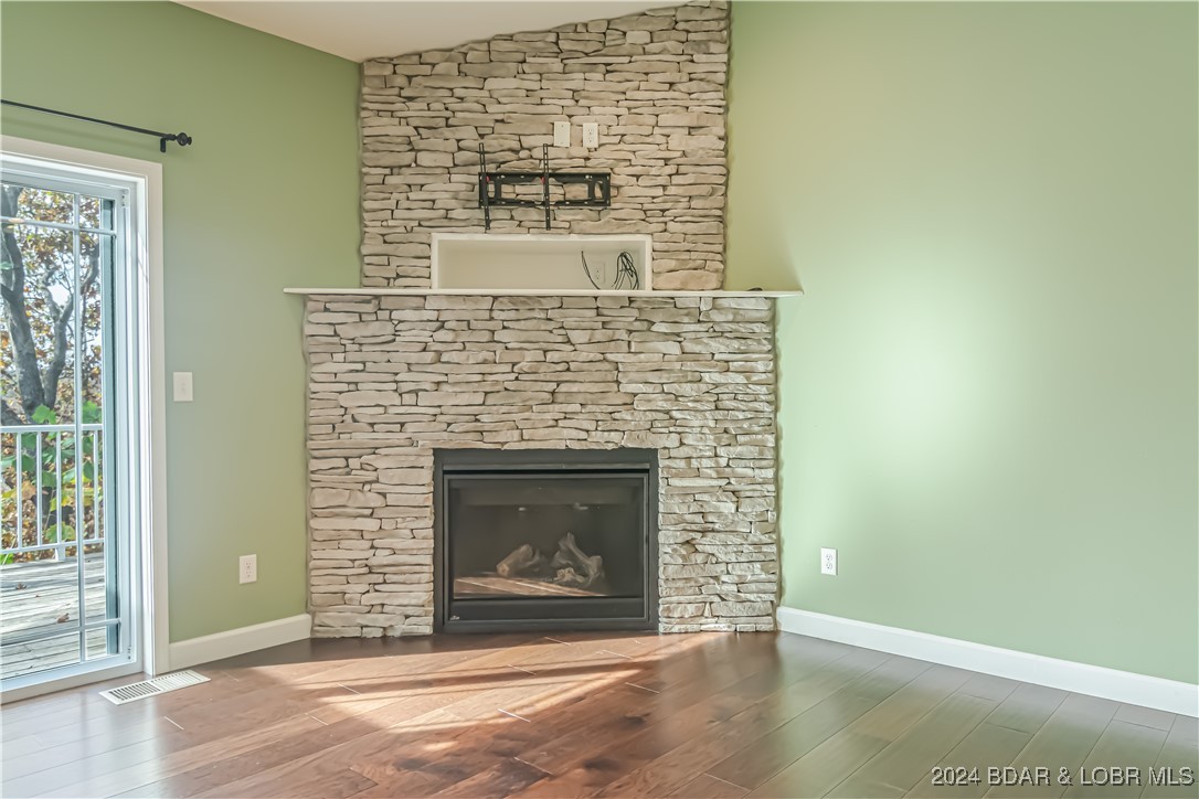 Camdenton, Missouri 65020, United States, 4 Bedrooms Bedrooms, ,3 BathroomsBathrooms,Residential,Contingent,35932