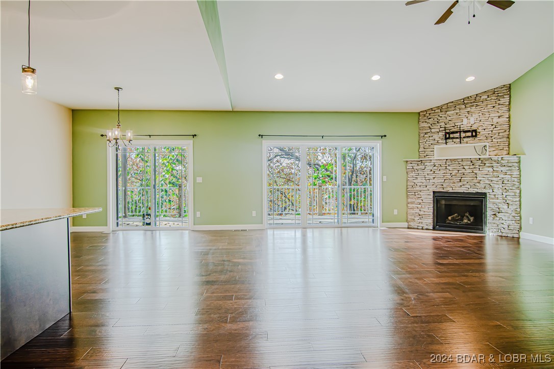 Camdenton, Missouri 65020, United States, 4 Bedrooms Bedrooms, ,3 BathroomsBathrooms,Residential,Contingent,35932