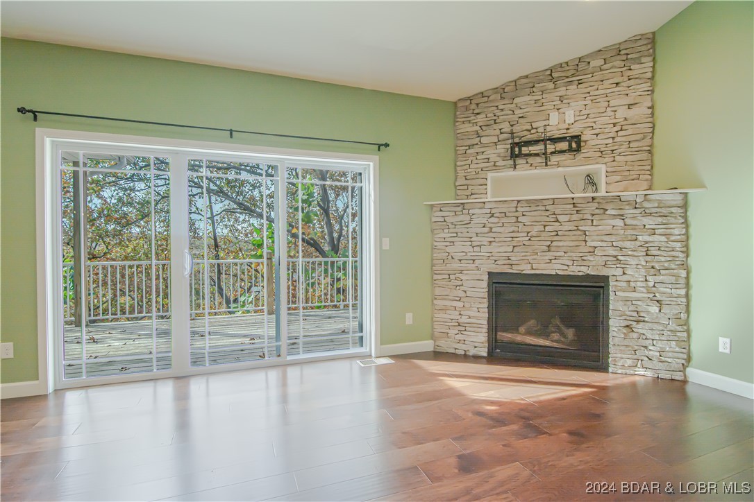 Camdenton, Missouri 65020, United States, 4 Bedrooms Bedrooms, ,3 BathroomsBathrooms,Residential,Contingent,35932