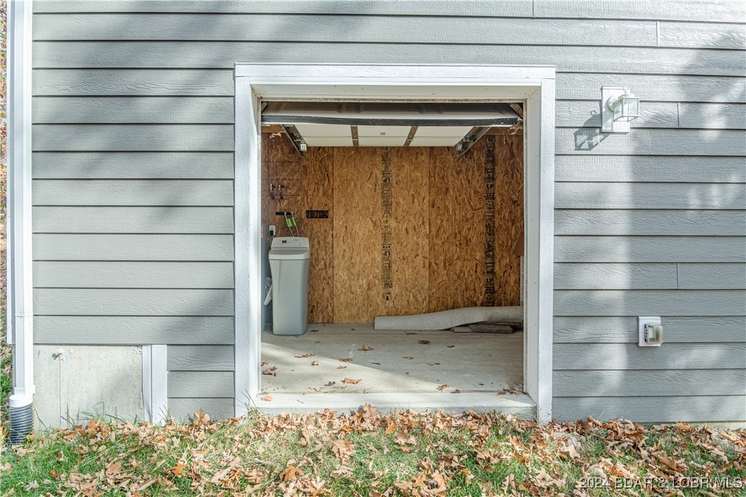 Camdenton, Missouri 65020, United States, 4 Bedrooms Bedrooms, ,3 BathroomsBathrooms,Residential,Contingent,35932