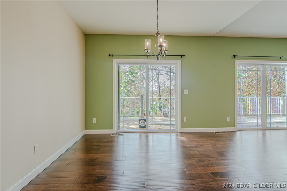 Camdenton, Missouri 65020, United States, 4 Bedrooms Bedrooms, ,3 BathroomsBathrooms,Residential,Contingent,35932