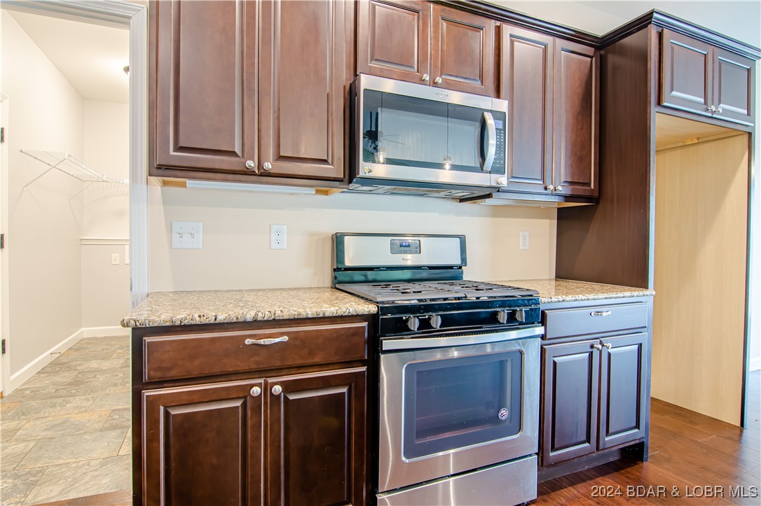 Camdenton, Missouri 65020, United States, 4 Bedrooms Bedrooms, ,3 BathroomsBathrooms,Residential,Contingent,35932