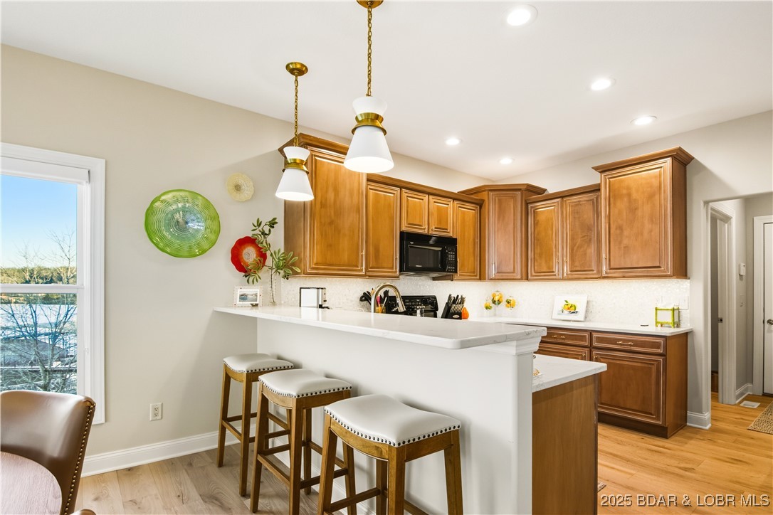 Porto Cima, Missouri 65079, United States, 3 Bedrooms Bedrooms, ,3 BathroomsBathrooms,Residential,Contingent,254015