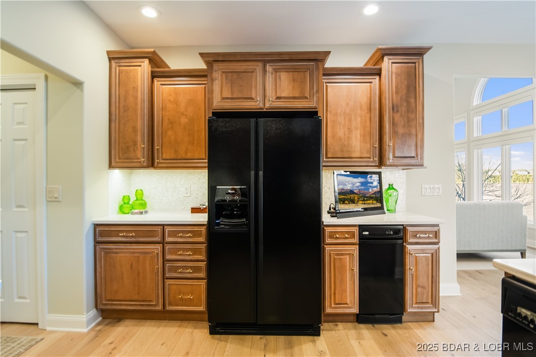 Porto Cima, Missouri 65079, United States, 3 Bedrooms Bedrooms, ,3 BathroomsBathrooms,Residential,Contingent,254015