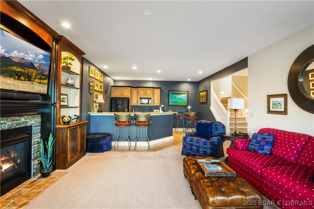 Porto Cima, Missouri 65079, United States, 3 Bedrooms Bedrooms, ,3 BathroomsBathrooms,Residential,Contingent,254015