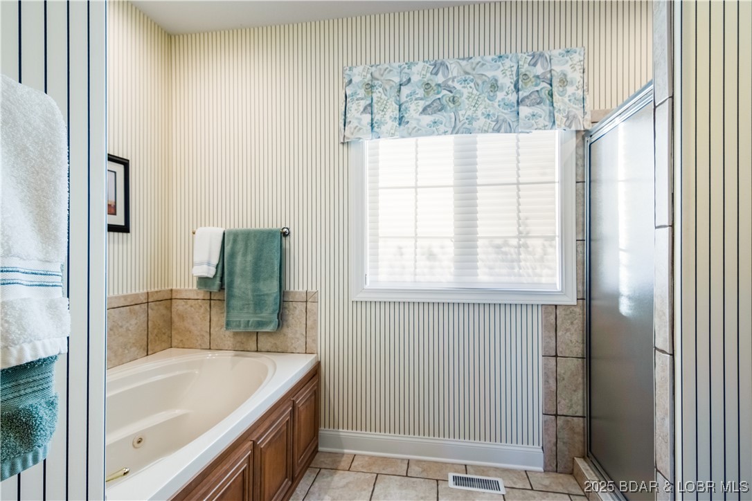 Porto Cima, Missouri 65079, United States, 3 Bedrooms Bedrooms, ,3 BathroomsBathrooms,Residential,Contingent,254015