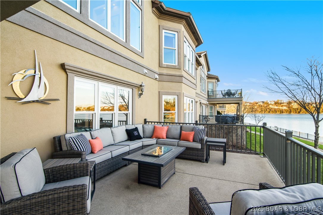 Porto Cima, Missouri 65079, United States, 3 Bedrooms Bedrooms, ,3 BathroomsBathrooms,Residential,Contingent,254015