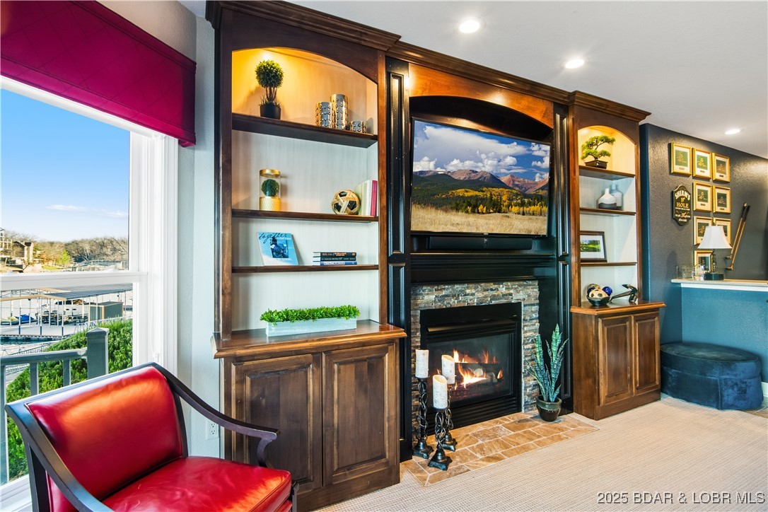 Porto Cima, Missouri 65079, United States, 3 Bedrooms Bedrooms, ,3 BathroomsBathrooms,Residential,Contingent,254015