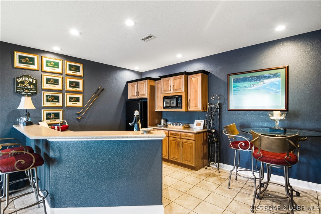 Porto Cima, Missouri 65079, United States, 3 Bedrooms Bedrooms, ,3 BathroomsBathrooms,Residential,Contingent,254015