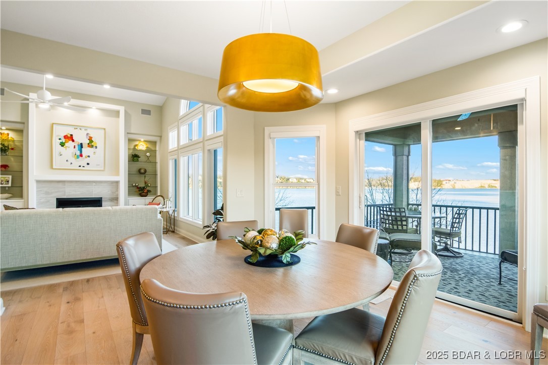 Porto Cima, Missouri 65079, United States, 3 Bedrooms Bedrooms, ,3 BathroomsBathrooms,Residential,Contingent,254015