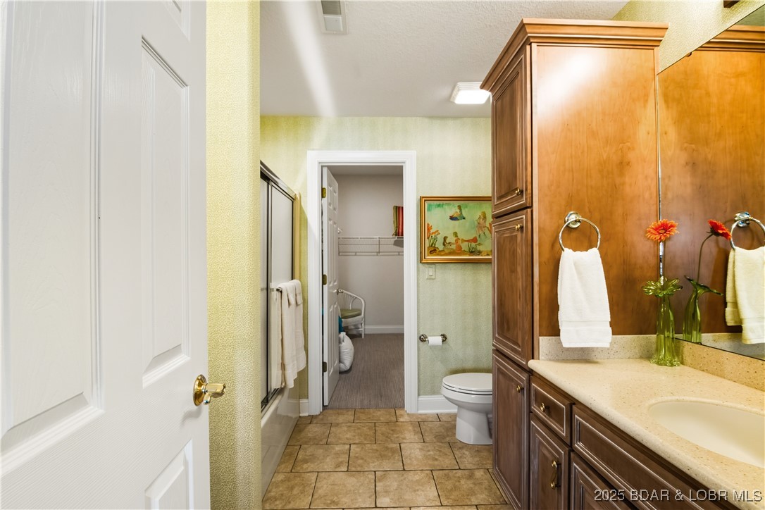 Porto Cima, Missouri 65079, United States, 3 Bedrooms Bedrooms, ,3 BathroomsBathrooms,Residential,Contingent,254015