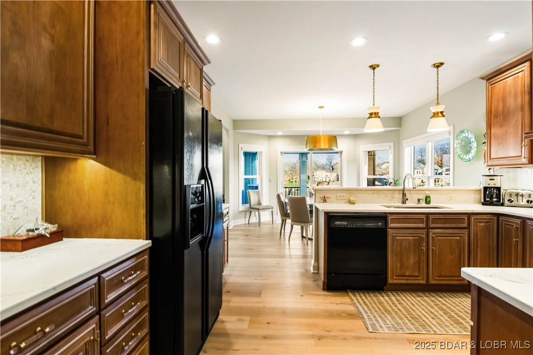 Porto Cima, Missouri 65079, United States, 3 Bedrooms Bedrooms, ,3 BathroomsBathrooms,Residential,Contingent,254015