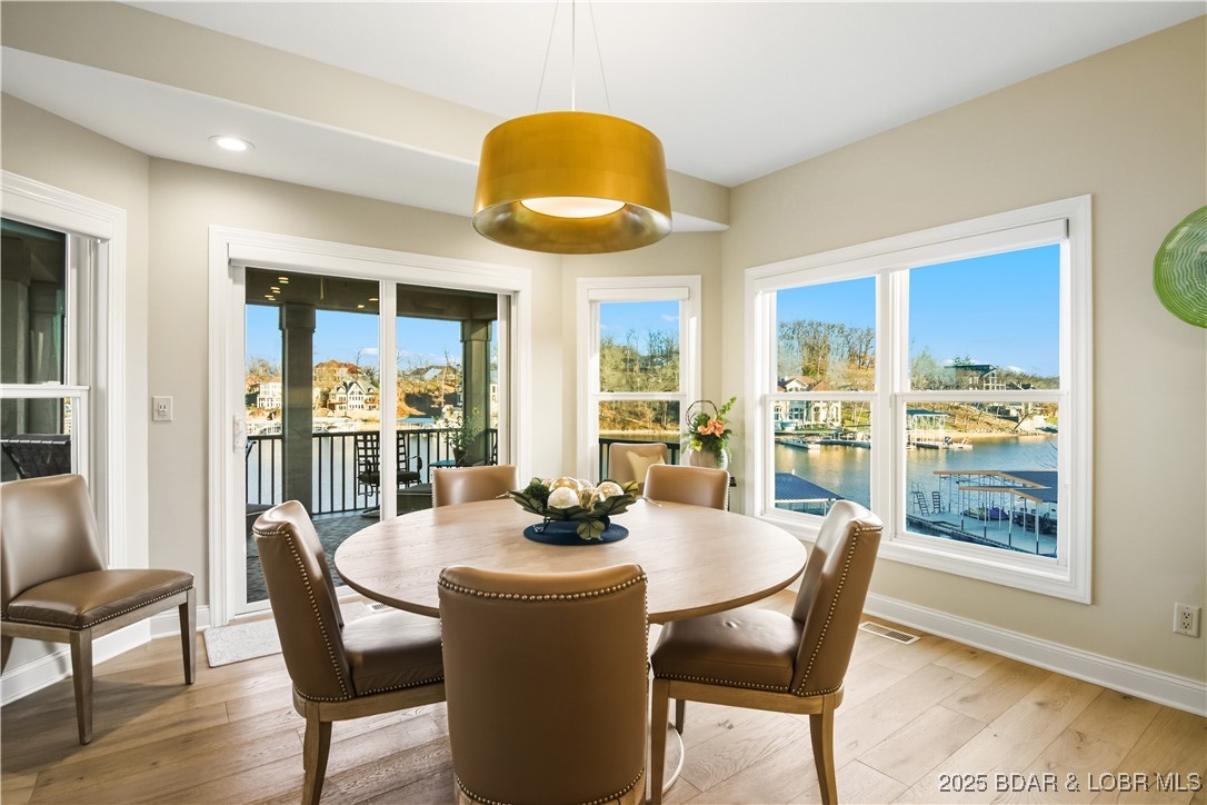 Porto Cima, Missouri 65079, United States, 3 Bedrooms Bedrooms, ,3 BathroomsBathrooms,Residential,Contingent,254015