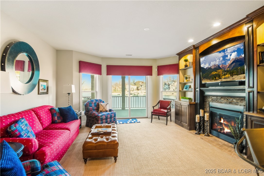 Porto Cima, Missouri 65079, United States, 3 Bedrooms Bedrooms, ,3 BathroomsBathrooms,Residential,Contingent,254015