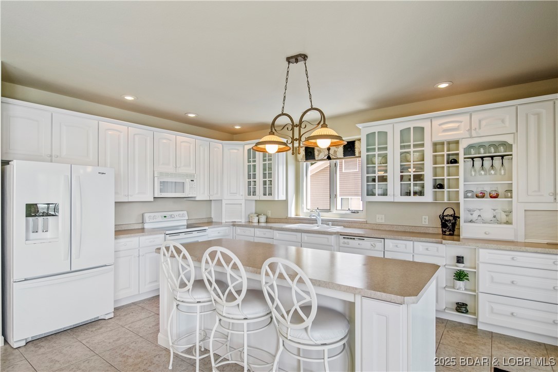 Four Seasons, Missouri 65049, United States, 4 Bedrooms Bedrooms, ,4 BathroomsBathrooms,Residential,Active,101300