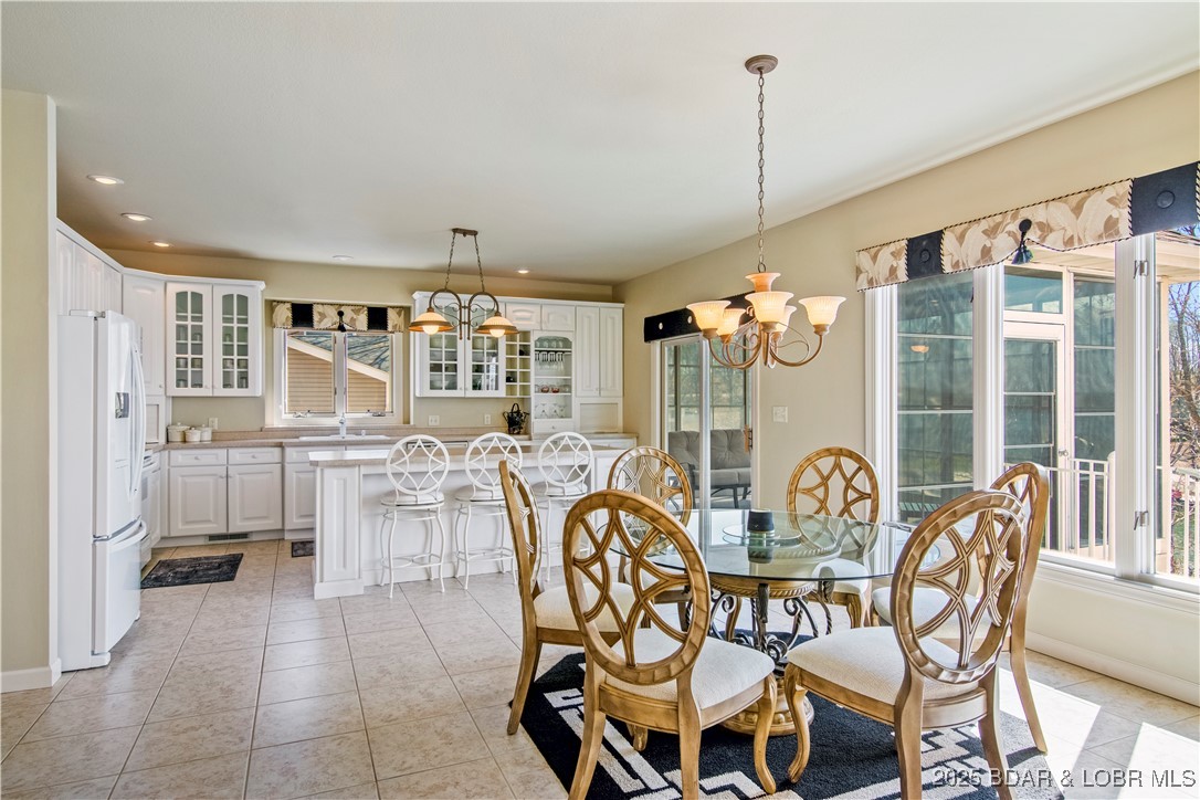 Four Seasons, Missouri 65049, United States, 4 Bedrooms Bedrooms, ,4 BathroomsBathrooms,Residential,Active,101300