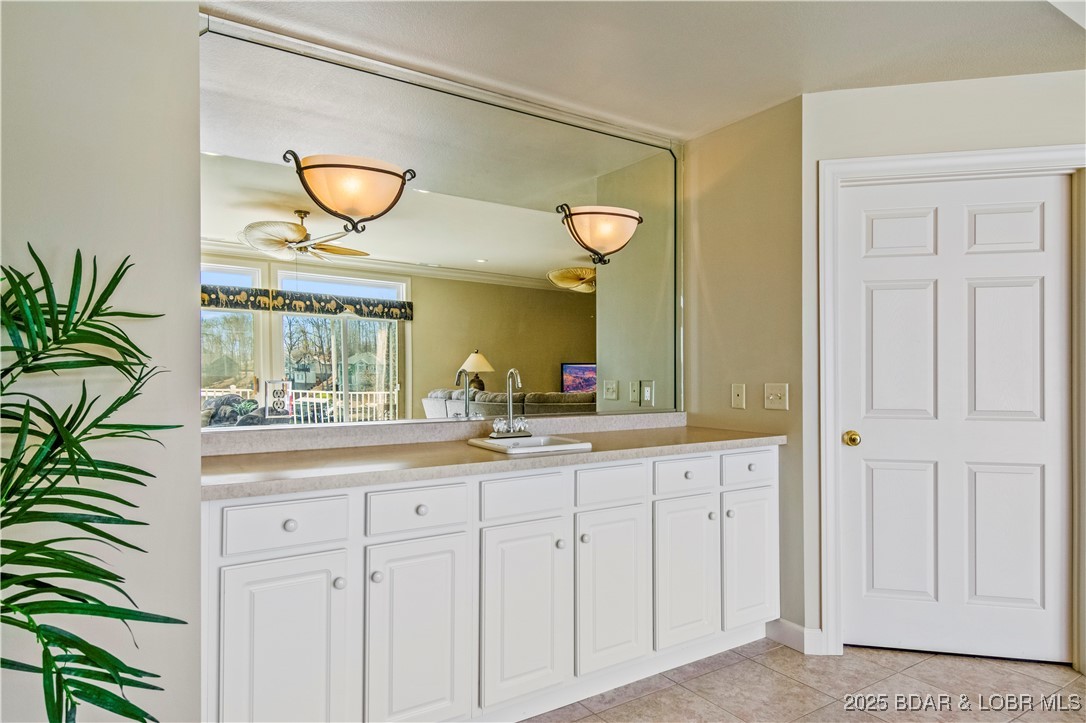 Four Seasons, Missouri 65049, United States, 4 Bedrooms Bedrooms, ,4 BathroomsBathrooms,Residential,Active,101300