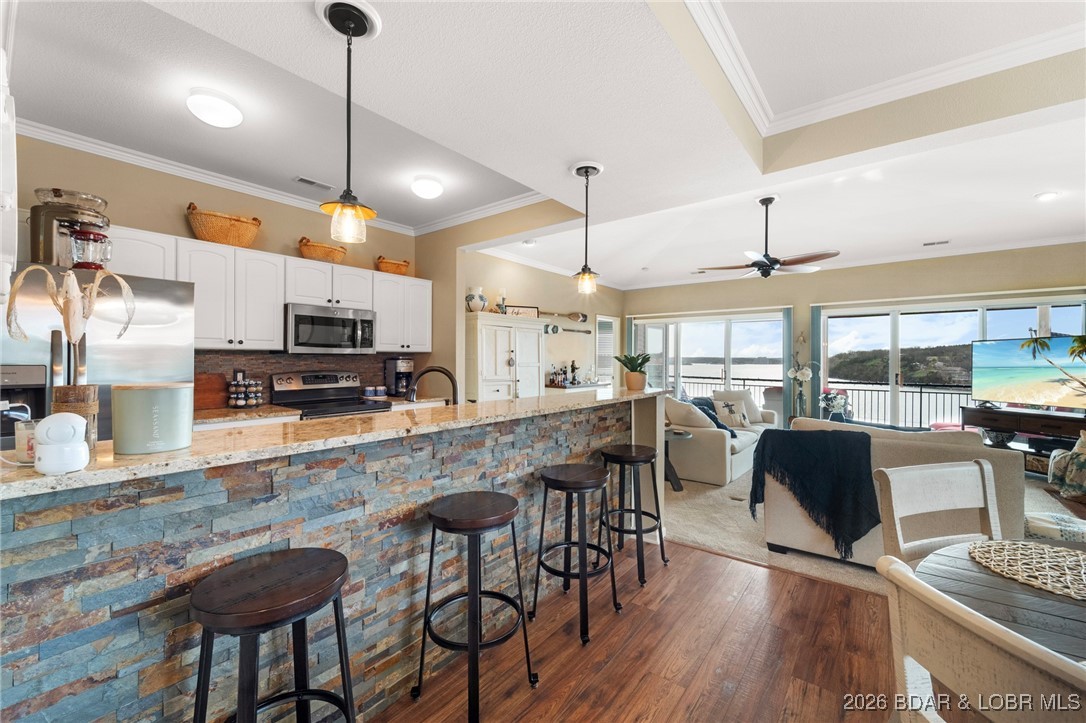 Palisades Condominium - Residential