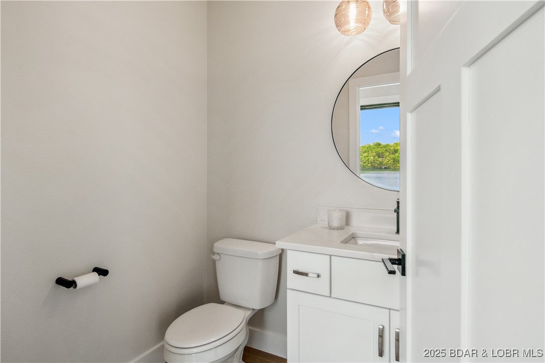 Camdenton, Missouri 65020, United States, 4 Bedrooms Bedrooms, ,4 BathroomsBathrooms,Residential,Active,81815