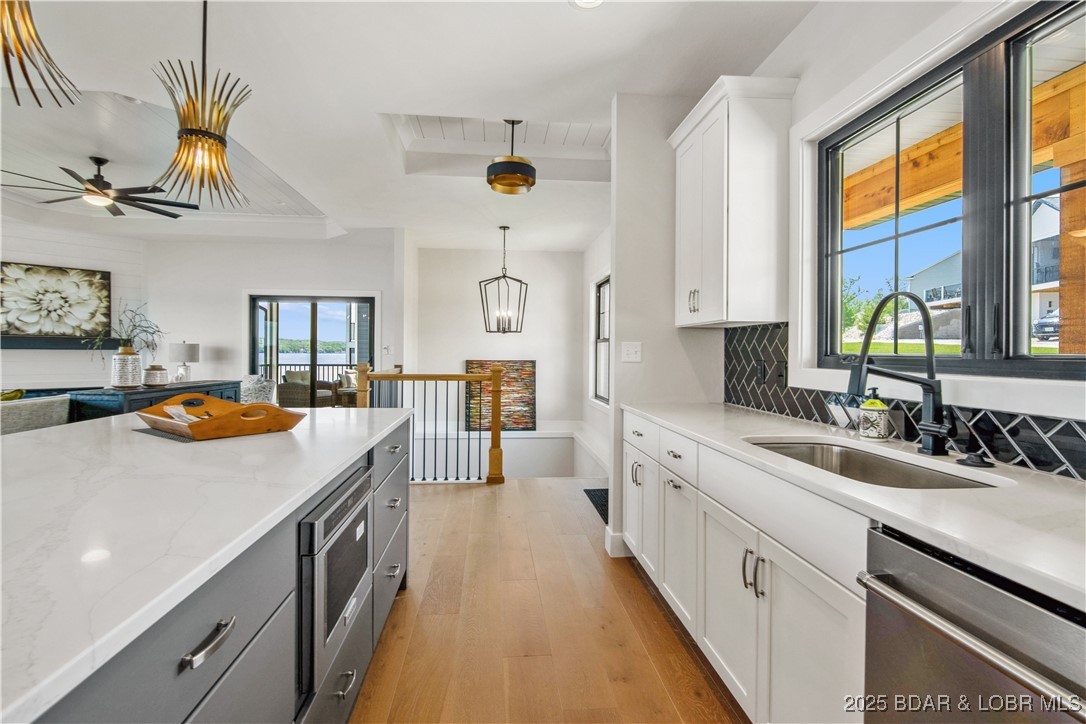 Camdenton, Missouri 65020, United States, 4 Bedrooms Bedrooms, ,4 BathroomsBathrooms,Residential,Active,81815