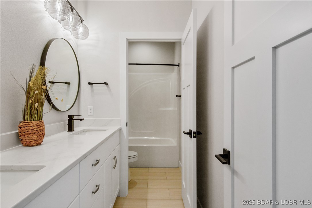 Camdenton, Missouri 65020, United States, 4 Bedrooms Bedrooms, ,4 BathroomsBathrooms,Residential,Active,81815