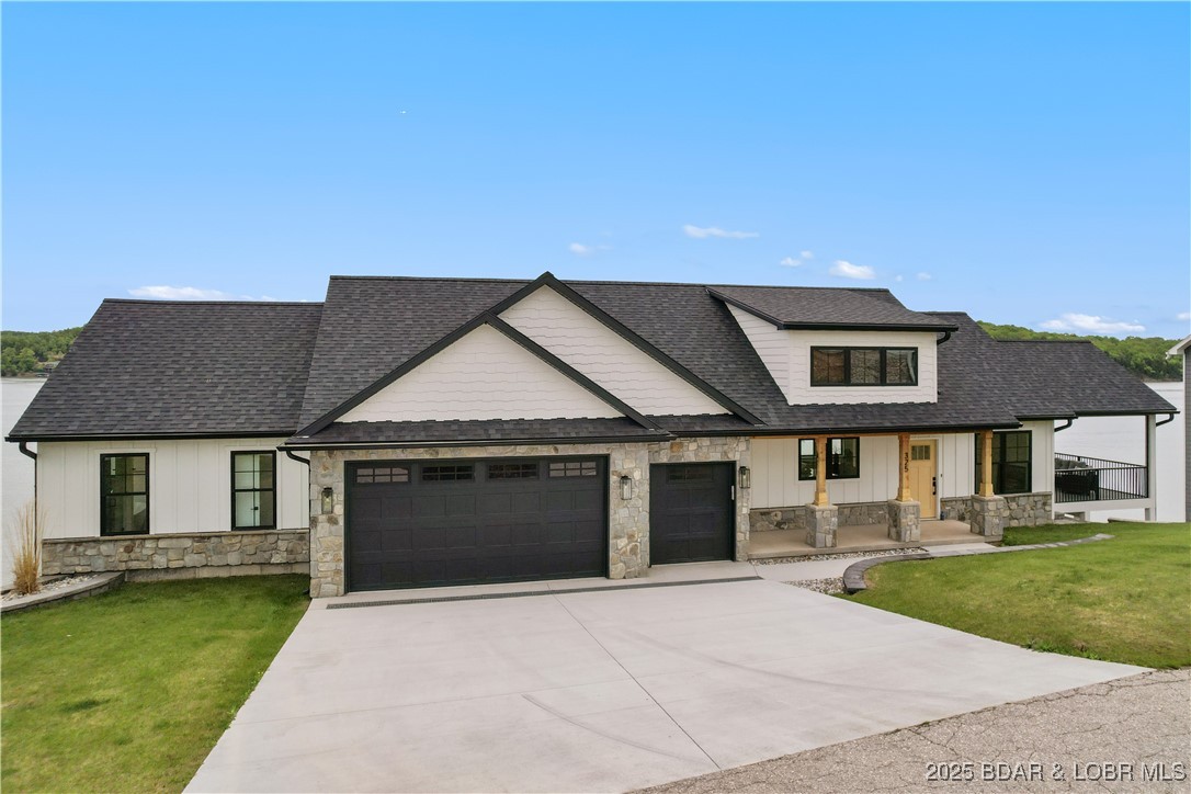 Camdenton, Missouri 65020, United States, 4 Bedrooms Bedrooms, ,4 BathroomsBathrooms,Residential,Active,81815