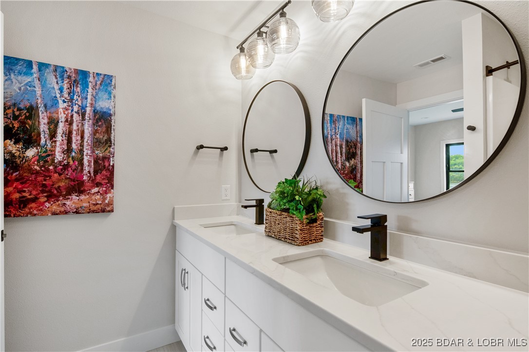 Camdenton, Missouri 65020, United States, 4 Bedrooms Bedrooms, ,4 BathroomsBathrooms,Residential,Active,81815