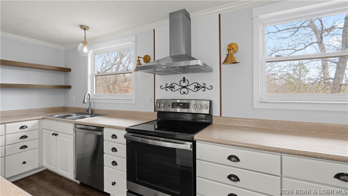 Malibu Manor - Residential