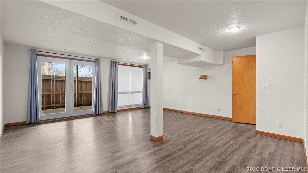 Malibu Manor - Residential