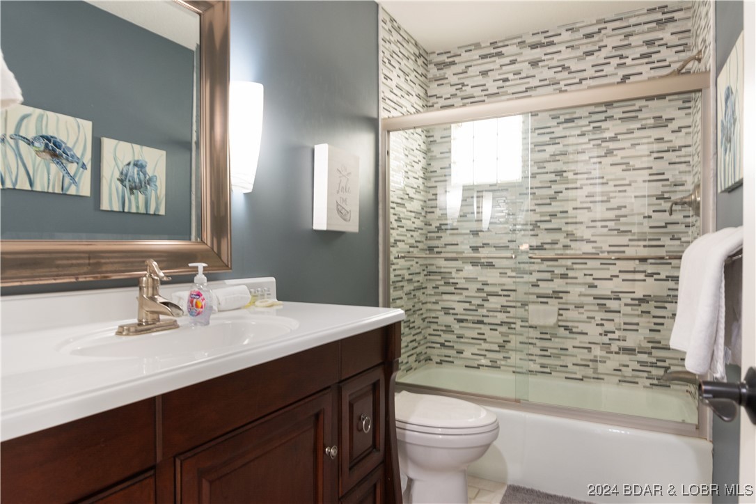 Gravois Mills, Missouri 65037, United States, 4 Bedrooms Bedrooms, ,4 BathroomsBathrooms,Residential,Pending,47461