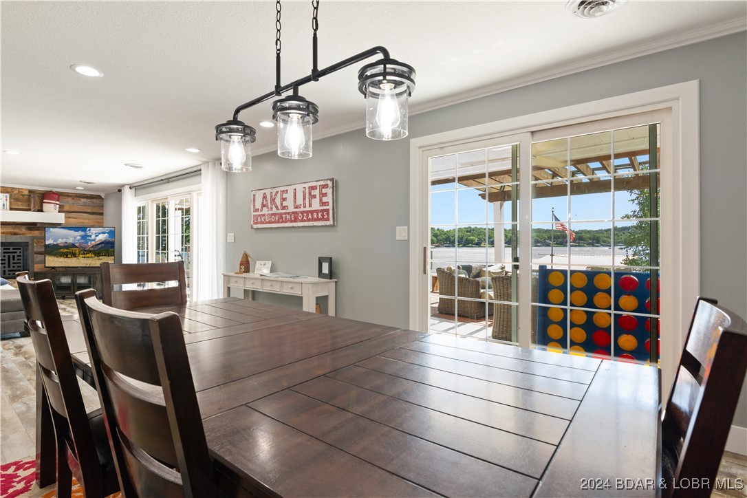 Gravois Mills, Missouri 65037, United States, 4 Bedrooms Bedrooms, ,4 BathroomsBathrooms,Residential,Pending,47461