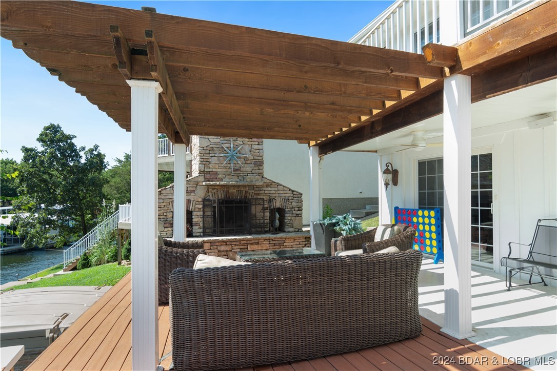 Gravois Mills, Missouri 65037, United States, 4 Bedrooms Bedrooms, ,4 BathroomsBathrooms,Residential,Pending,47461