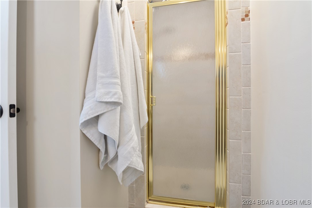 Gravois Mills, Missouri 65037, United States, 4 Bedrooms Bedrooms, ,4 BathroomsBathrooms,Residential,Pending,47461