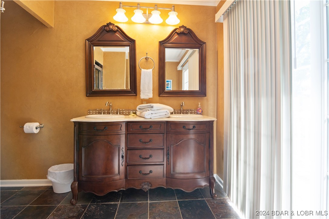 Gravois Mills, Missouri 65037, United States, 4 Bedrooms Bedrooms, ,4 BathroomsBathrooms,Residential,Pending,47461