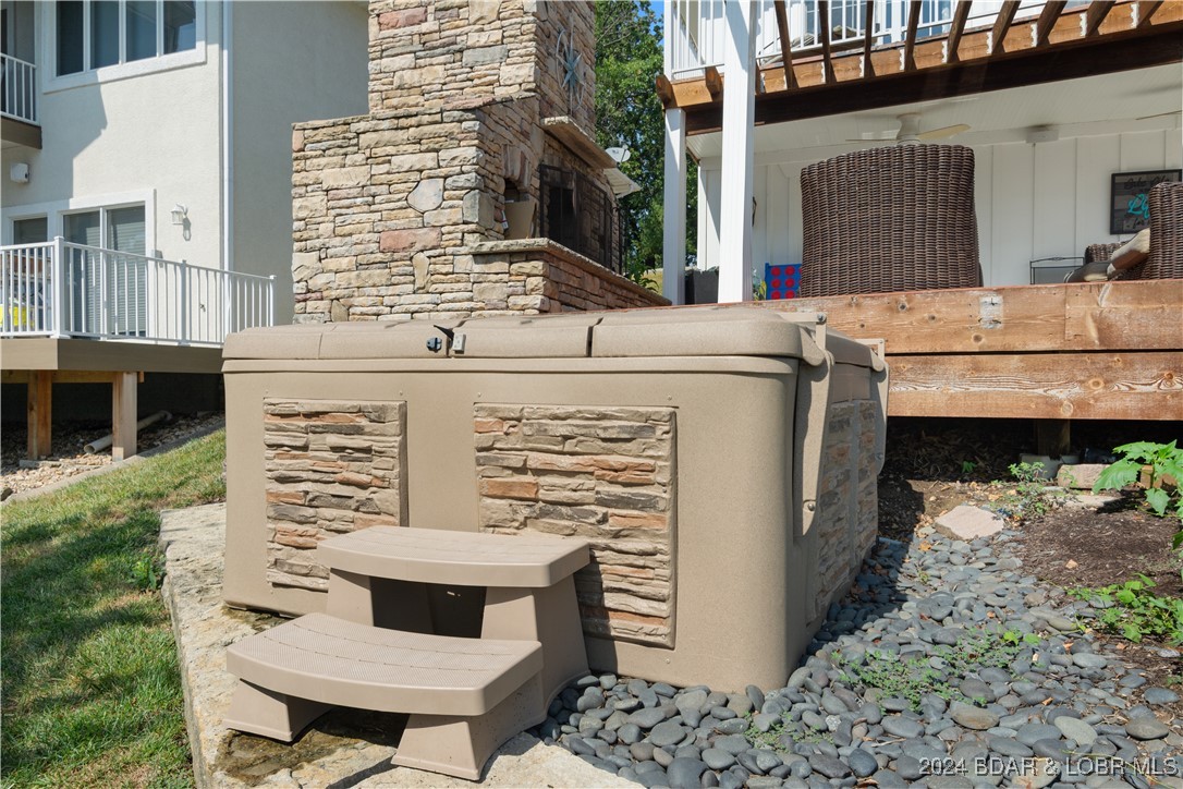 Gravois Mills, Missouri 65037, United States, 4 Bedrooms Bedrooms, ,4 BathroomsBathrooms,Residential,Pending,47461