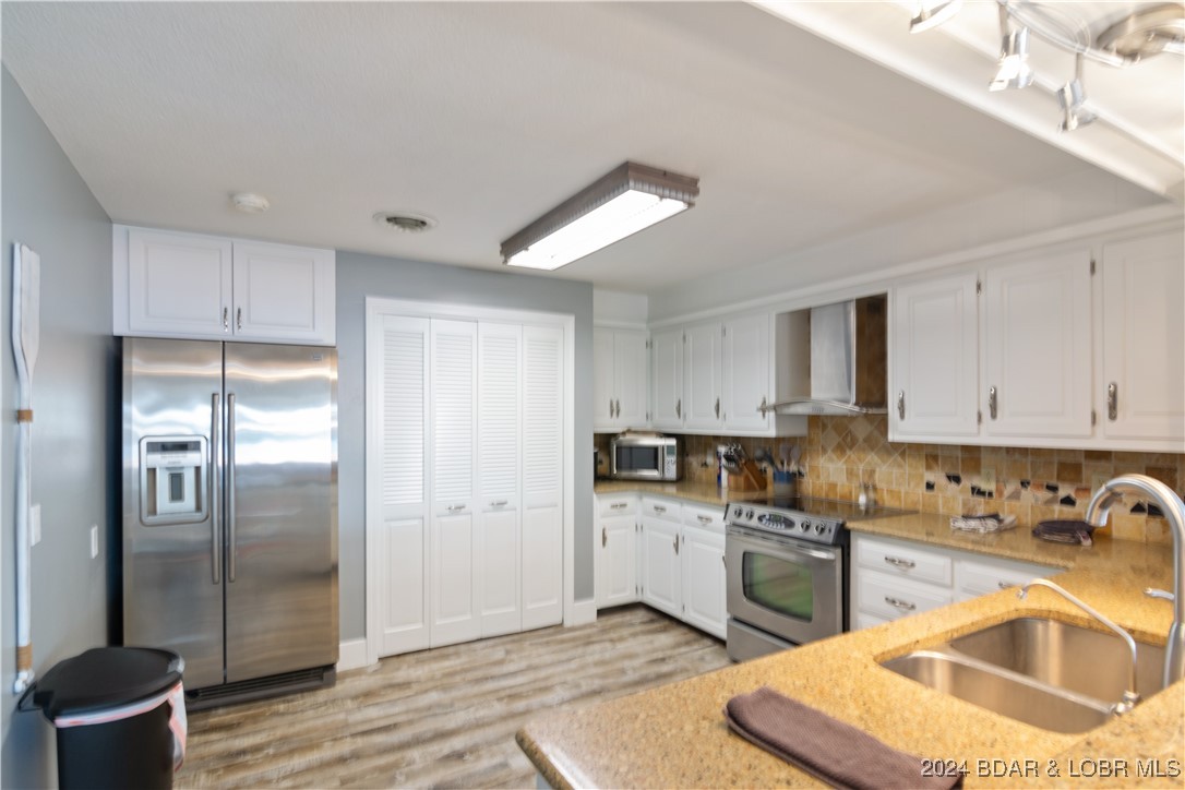 Gravois Mills, Missouri 65037, United States, 4 Bedrooms Bedrooms, ,4 BathroomsBathrooms,Residential,Pending,47461