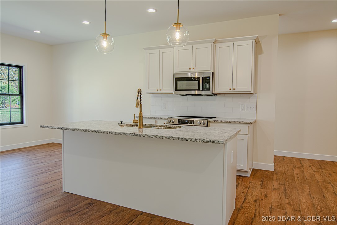 Camdenton, Missouri 65020, United States, 3 Bedrooms Bedrooms, ,2 BathroomsBathrooms,Residential,Active,245882