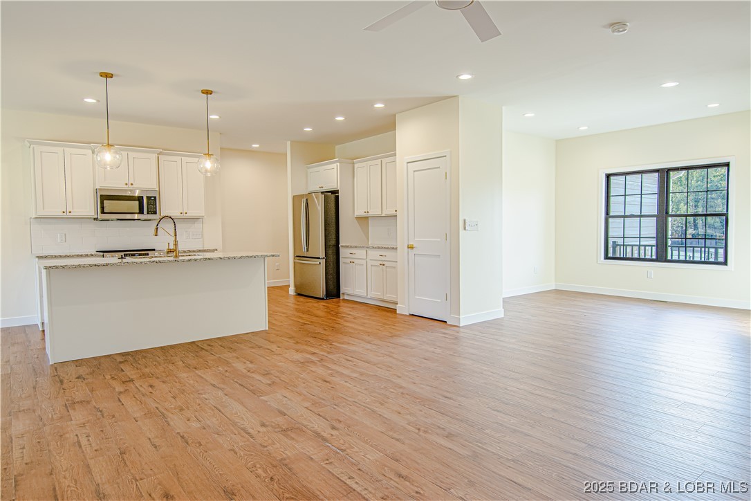 Camdenton, Missouri 65020, United States, 3 Bedrooms Bedrooms, ,2 BathroomsBathrooms,Residential,Active,245882