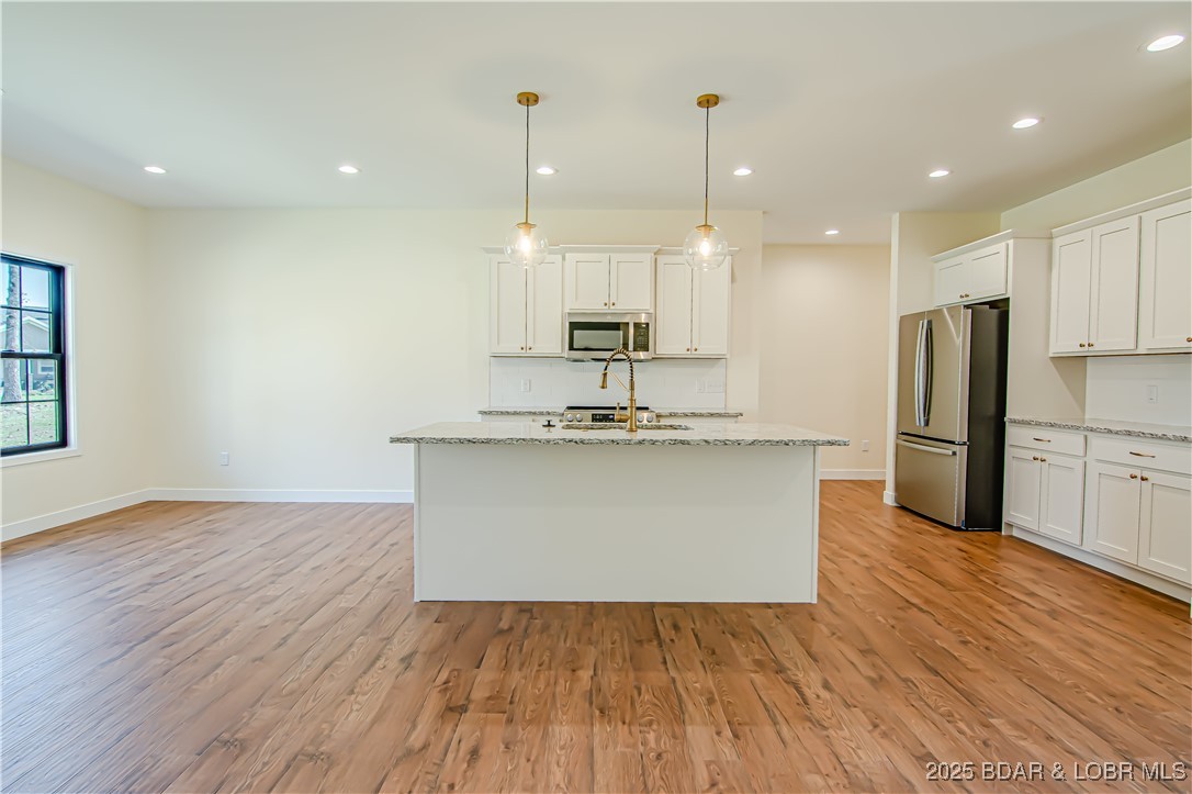 Camdenton, Missouri 65020, United States, 3 Bedrooms Bedrooms, ,2 BathroomsBathrooms,Residential,Active,245882