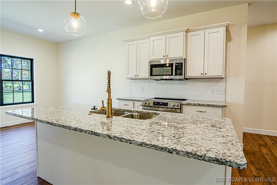 Camdenton, Missouri 65020, United States, 3 Bedrooms Bedrooms, ,2 BathroomsBathrooms,Residential,Active,245882