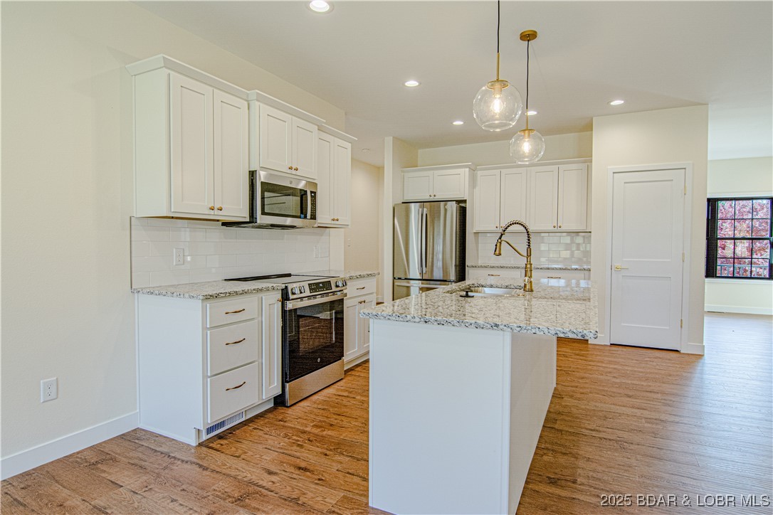 Camdenton, Missouri 65020, United States, 3 Bedrooms Bedrooms, ,2 BathroomsBathrooms,Residential,Active,245882