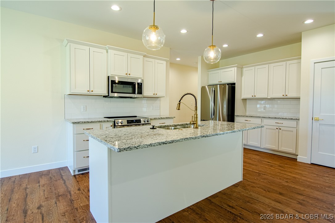 Camdenton, Missouri 65020, United States, 3 Bedrooms Bedrooms, ,2 BathroomsBathrooms,Residential,Active,245882