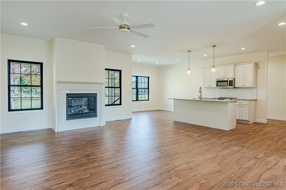 Camdenton, Missouri 65020, United States, 3 Bedrooms Bedrooms, ,2 BathroomsBathrooms,Residential,Active,245882