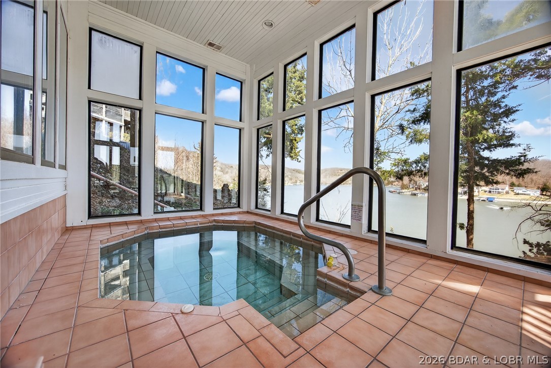 Oak Bluff Condominium - Residential