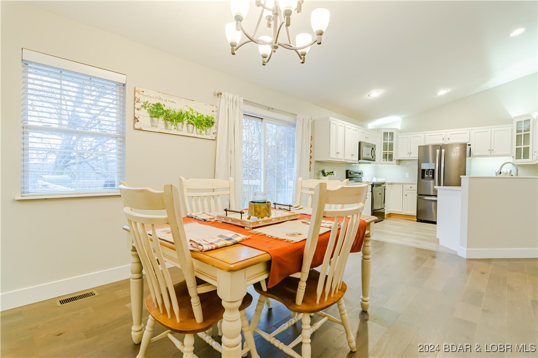 Four Seasons, Missouri 65049, United States, 3 Bedrooms Bedrooms, ,2 BathroomsBathrooms,Residential,Active,28720