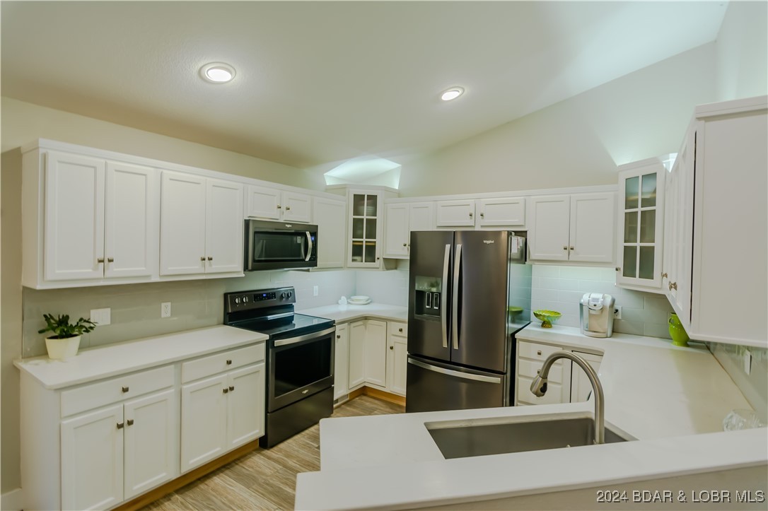 Four Seasons, Missouri 65049, United States, 3 Bedrooms Bedrooms, ,2 BathroomsBathrooms,Residential,Active,28720